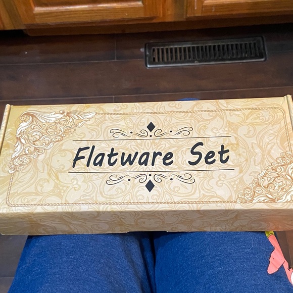 Elegant Rose Gold Flatware Set - 28-Piece - Picture 2 of 13